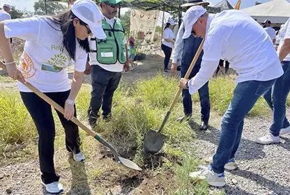 Everest Group team participating in reforestation day